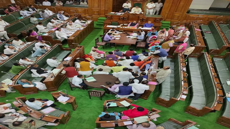 Bihar Vidhan Sabha: विपक्ष की गैरहाजिरी में सदन में प्रश्नोत्तर, सदन की कार्यवाही दोपहर 2 बजे तक स्थगित