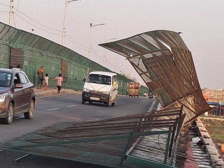जी-20 सम्मेलन से पहले जिस पुल की हुई मरम्मत वह आंधी से क्षतिग्रस्त, आगरा का अंबेडकर पुल 21वीं बार क्षतिग्रस्त जी-20 सम्मेलन से पहले जिस पुल की हुई मरम्मत वह आंधी से क्षतिग्रस्त, आगरा का अंबेडकर पुल 21वीं बार क्षतिग्रस्त
