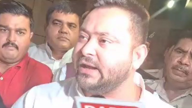 विदेश से पटना लौटे तेजस्वी यादव ने बीजेपी पर बोला हमला, कहा- जब हम ऑपरेशन करेंगे तो भाजपा को उखाड़ फेकेंगे