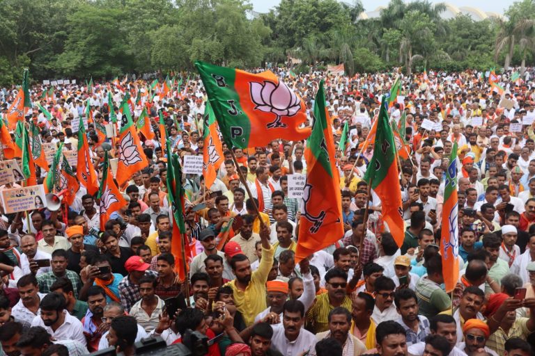 पटना में बीजेपी कार्यकर्ताओं पर बरसीं लाठियां, दो पूर्व डिप्टी सीएम, सांसद, विधायक समेत 59 पर FIR