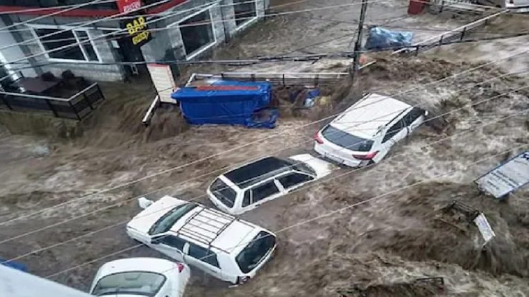 भारी बारिश से उत्तर भारत में मची तबाही, उफान पर नदी-नाले, कई राज्यों में स्कूलों की छुट्टी