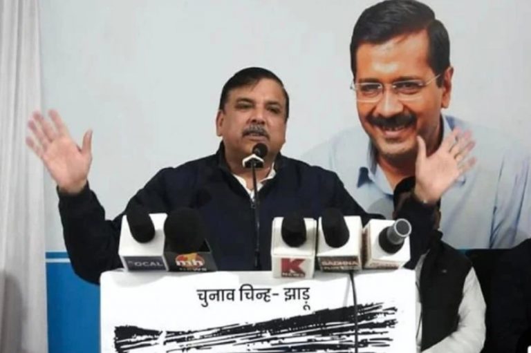 AAP को मिलेगा राष्ट्रीय पार्टी का दर्जा? कर्नाटक HC ने EC को दिया ये ऑर्डर