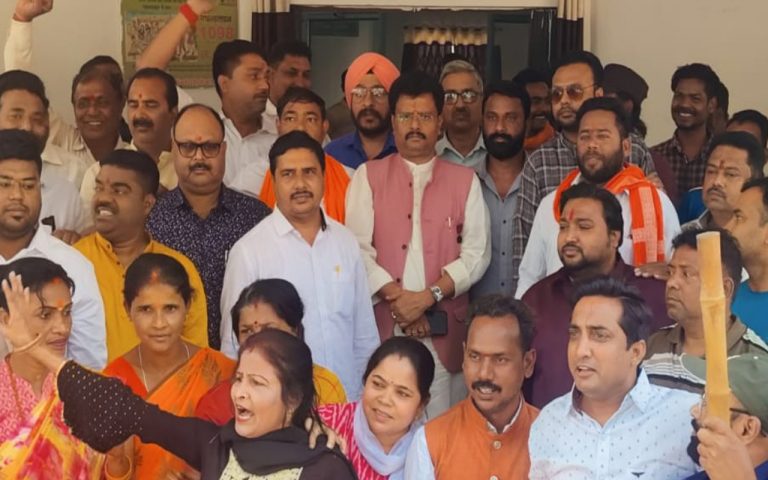 Jharkhand News: लौहनगरी में लव जिहाद, आरोपी की गिरफ्तारी की मांग को लेकर 48 घंटे का अल्टीमेटम