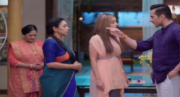 Anupama Spoiler Alert: काव्या के जॉब की खबर सुन भड़का वनराज, अनुपमा- अनुज के रिश्ते पर फिर उठाया सवाल