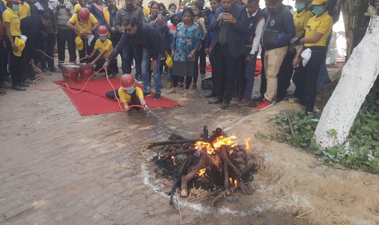 Agra News: आगरा में धमाकों से सहमे लोग, सच्चाई जानकर मिली राहत, आपदा प्रबंधन को लेकर किया गया मॉक ड्रिल