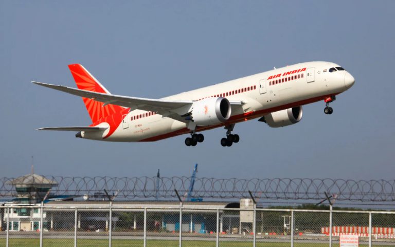 Air India: न्यूयॉर्क से दिल्ली आ रहा एयर इंडिया का विमान लंदन डायवर्ट, जानें वजह