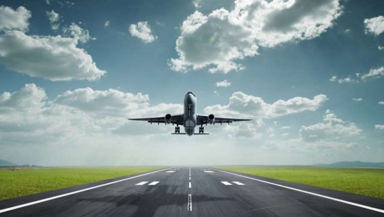 New Guidelines for Air Passengers : फ्लाइट से सफर करने वालों के लिए जारी हुई नई गाइडलाइन, यहां देखें क्या-क्या हुए बदलाव