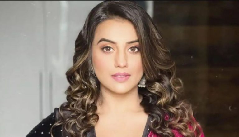 Akshara Singh ने बिग बॉस के घर कदम रखते ही खेला बड़ा दांव, 8 करोड़ दर्शकों को लाने का किया वादा