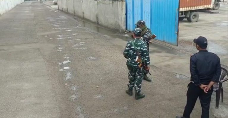 अलीगढ़ में बसपा नेता हाजी जहीर की मीट फैक्टरी पर आयकर विभाग का छापा, दुबई कनेक्शन की जांच, तीन लोग हिरासत में