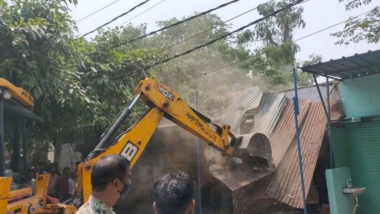 Aligarh News: अलीगढ़ में 30 जून से फिर चलेगा बुलडोजर, इन इलाकों से हटाया जाएगा अवैध अतिक्रमण