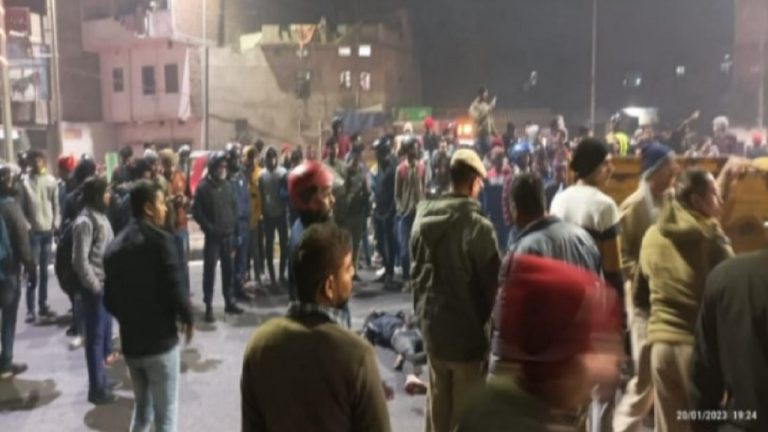 दोस्तों का मजाक पड़ा भारी, चोर-चोर कह कर दौड़ाया तो भाग रहे युवक को पिकअप मारी टक्कर, मौके पर हो गयी मौत