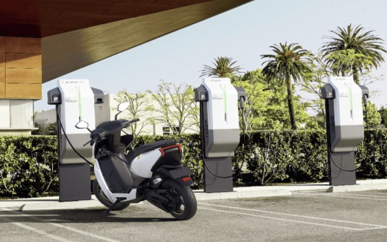 Ather Energy इस साल लगाएगी 2500 चार्जिंग स्टेशन, मिनटों में चार्ज होंगे EV
