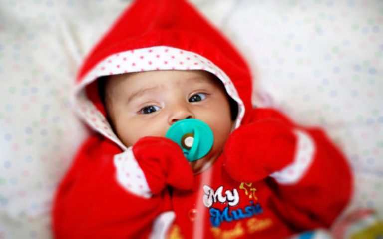 Baby Care Tips: विंटर में न्यू बॉर्न बेबी को चाहिए स्पेशल केयर, कड़कड़ाती ठंड में ऐसे रखें ख्याल