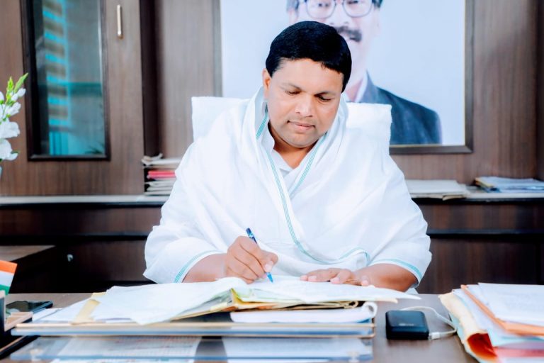 झारखंड के कृषि मंत्री बादल पत्रलेख घायल, शरीर के कई हिस्सों में लगी है चोट, फिसल कर गिरने के कारण हुआ हादसा