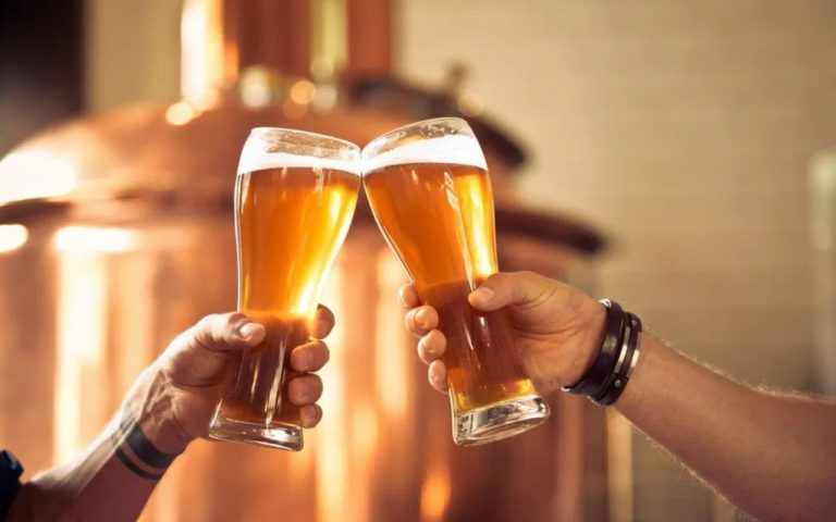 Side Effect Of Drinking Beer: गर्मियों में ठंडक के लिए रोजाना पीते हैं बीयर, तो उठाने पड़ सकते हैं नुकसान