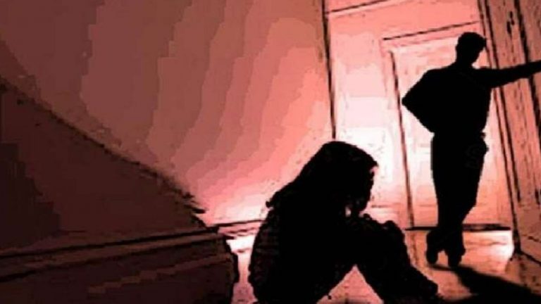 UP News: पीलीभीत की छात्रा को महिला ने 70 हजार रुपए में बेचा, पुलिस ने मैनपुरी से किया बरामद, जानें पूरा मामला