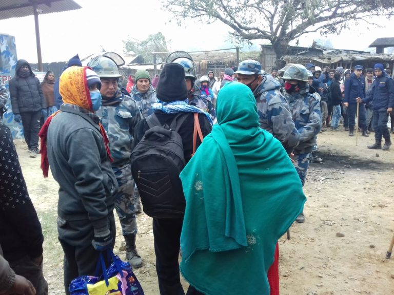 Indo Nepal Border News : जब नेपाल बॉर्डर पर लगने लगा ‘केपी ओली मुर्दाबाद’ के नारे..जानें क्या है पूरा मामला