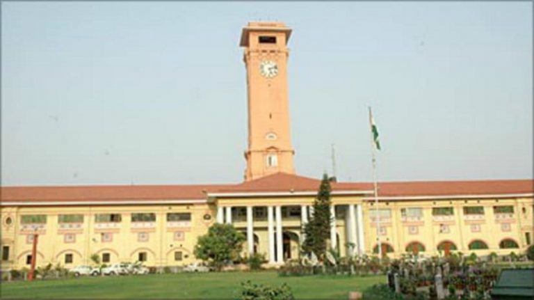 Bihar News: लापरवाही पर बिहार सरकार का बड़ा एक्शन , 21 जिलों के अफसरों के वेतन और मानदेय पर रोक