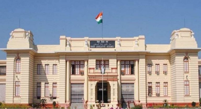 Bihar Vidhan Sabha: विधान परिषद की कार्यवाही अनिश्चितकाल तक के लिए स्थगित, बीजेपी नेता राजभवन पहुंचे