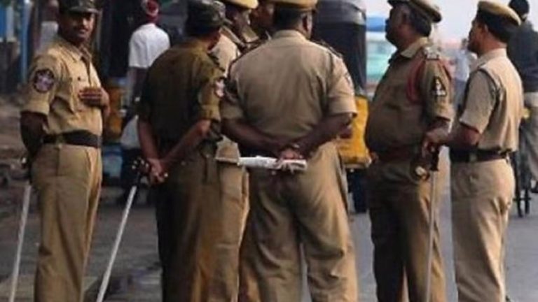 पटना में झारखंड के रिटायर्ड इंजीनियर के यहां छापेमारी, लाखों के गबन का है आरोप