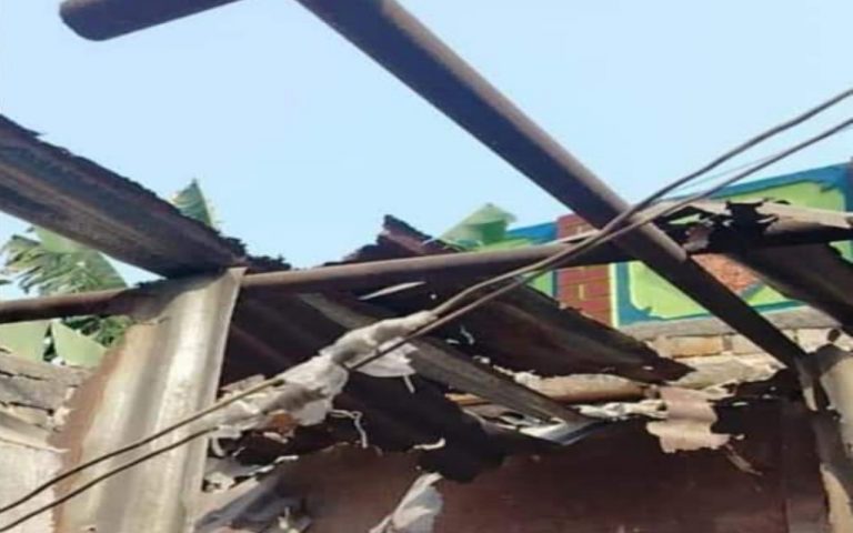 WB: आसनसोल में रिक्शा चालक के घर में हुआ बम विस्फोट, उड़ा छप्पर