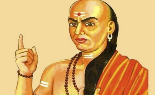 चाणक्य नीति: माता-पिता को नहीं करनी चाहिए ऐसी गलतियां, जानिए बच्चों पर होने वाले दुष्प्रभाव