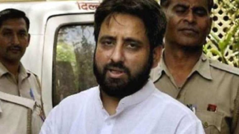 मनी  लॉन्ड्रिंग  मामला: AAP नेताओं के खिलाफ ईडी का एक्शन जारी, विधायक अमानतुल्लाह के ठिकानों पर रेड