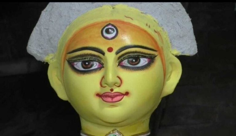 ताज नगरी आगरा में नवरात्रि का उत्साह, छोटी मूर्तियों की ज्यादा डिमांड, प्रतिमा विक्रेताओं में खुशी