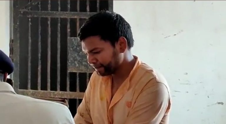 नालंदा में मुख्यमंत्री नीतीश कुमार की जनसभा में फूंटा पटाखा, एक व्यक्ति पुलिस हिरासत में