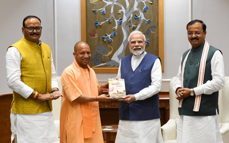 दोनों डिप्टी सीएम के साथ दिल्ली दरबार पहुंचे योगी आदित्याथ, जानिए क्या है इस दौरे का सियासी संदेश?