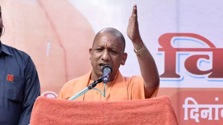 अतीक-अशरफ हत्याकांड के बाद सीएम योगी के पहले प्रयागराज दौरे से बढ़ेगी सियासी गर्मी, 27 बागी नेता निष्कासित