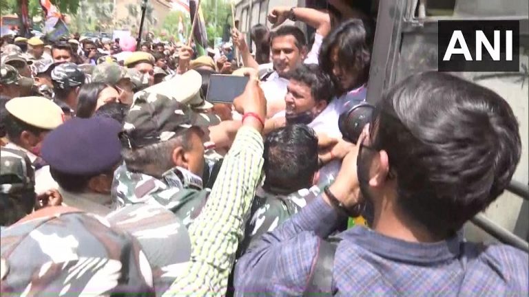 Contractor Death Case: यूथ कांग्रेस का अमित शाह के आवास के बाहर प्रदर्शन, मंत्री
को बर्खास्त करने की मांग