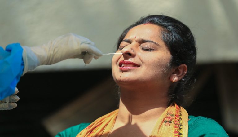 दिल्ली में बढ़ा कोरोना का खतरा : एक हफ्ते में होम आइसोलेशन में 48 फीसदी से अधिक बढ़ोतरी