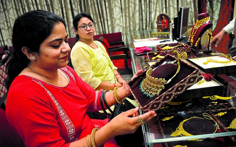Dhanteras 2022: सज गया रांची का सर्राफा बाजार, पारंपरिक के साथ नये कलेक्शन की भी मिलेगी झलक, देखें Pics