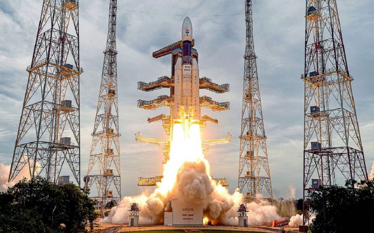 हाइटेक होगी इंडियन आर्मी, 2026 तक सेना के पास 3,000 करोड़ रुपये का अपना सेटेलाइट होगा