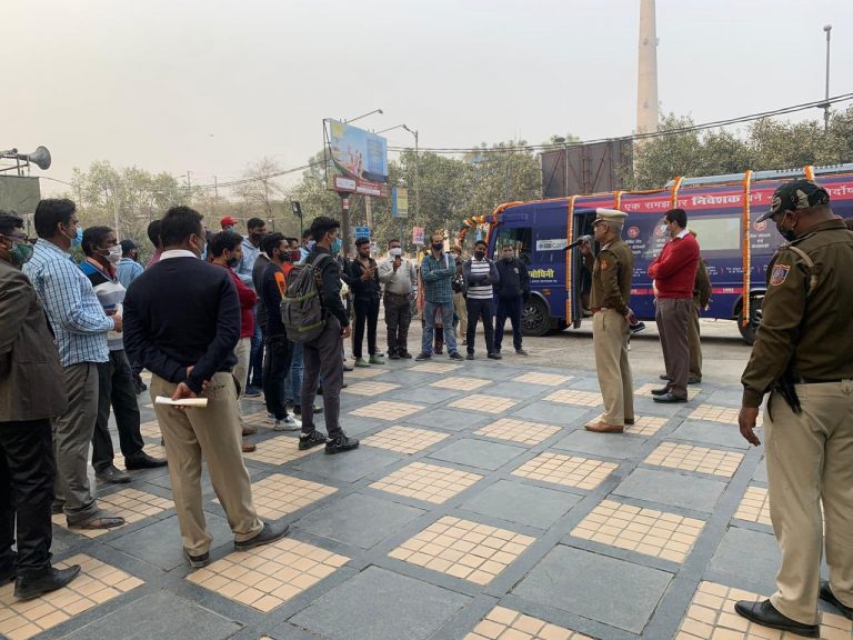 दिल्ली में कोरोना संक्रमण का आंकड़ा 4 हजार के पार, नियमों का उल्लंघन करने पर FIR- वसूला जा रहा जुर्माना