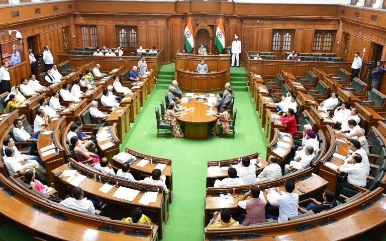 दिल्ली विधानसभा में लगातार दूसरे दिन हंगामा, बीजेपी ने केजरीवाल से मांगा इस्तीफा, लगाए गंभीर आरोप