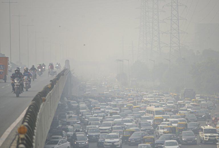 Delhi Weather : दिल्ली में होगी बारिश, प्रदूषण से मिलेगी थोड़ी राहत, जानें मौसम का हाल