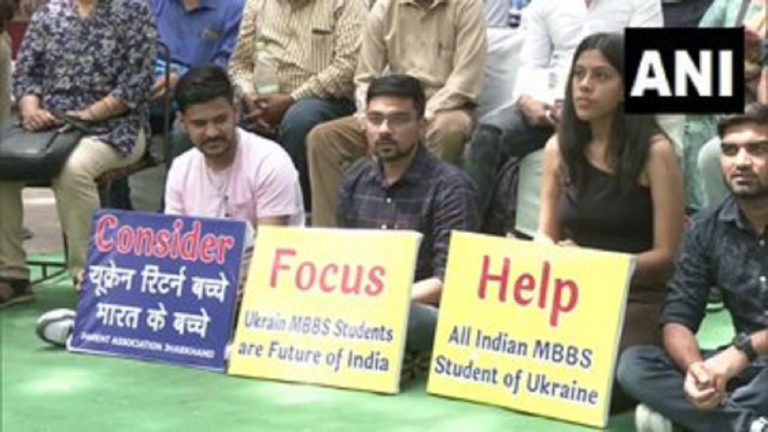 Ukraine से लौटे भारतीय छात्रों की मांग, जान बचाने के बाद अब हमारा करियर बचाएं पीएम मोदी