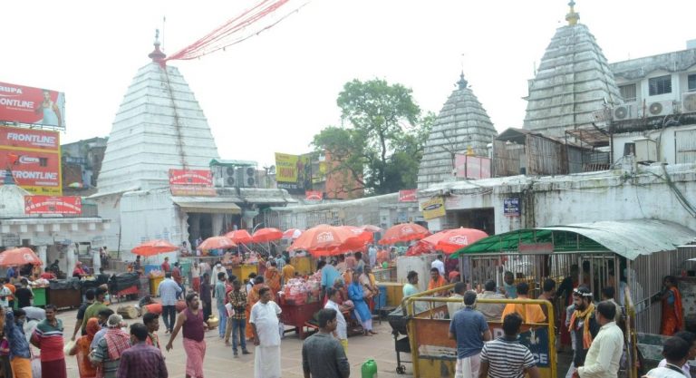 झारखंड में बाबा बैद्यनाथ के दर्शन के लिए ई-पास लेने में परेशानी, श्रद्धालुओं को ऐसे कराया जा रहा दर्शन