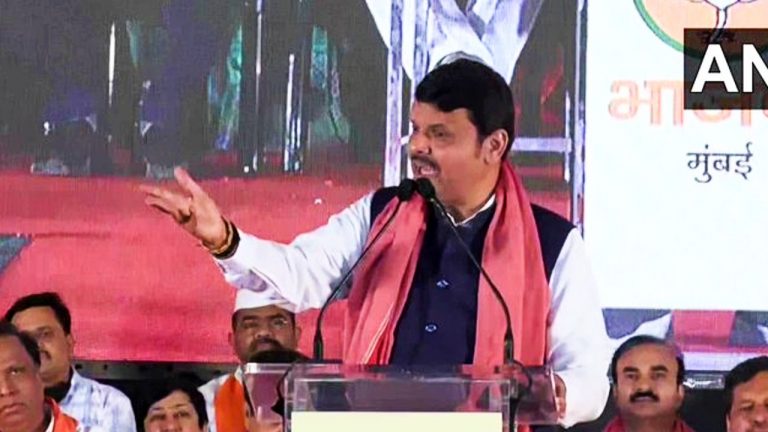 ‘गजनी’ के किरदार की तरह भूलने की बीमारी से ग्रस्त है कांग्रेस : देवेंद्र फडणवीस