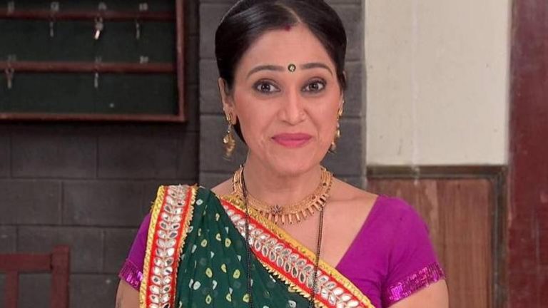 TMKOC में दयाबेन  की हुई एंट्री, जेठालाल ने कार का गेट खोल बोला- आइये पधारिए टप्पू की मम्मी जी…