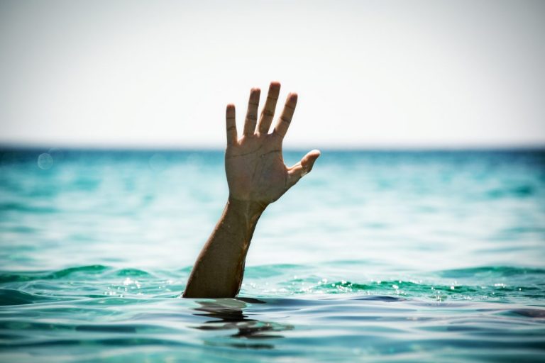 Bihar News: घर के इकलौते बेटे की हरहा नदी में डूबने से मौत, परिजनों का रो-रोकर बुरा हाल