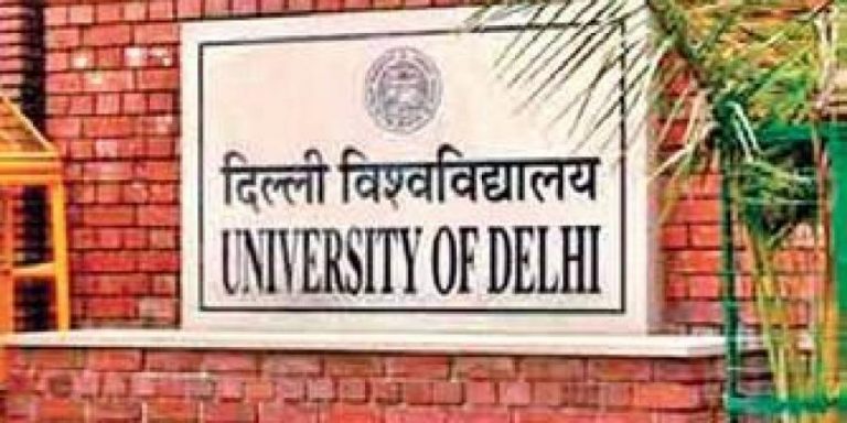 दोस्त बनाने से लेकर पर्सनालिटी डेवलपमेंट तक, जानिए प्रथम वर्ष के छात्रों को डीयू से क्या है अपेक्षा