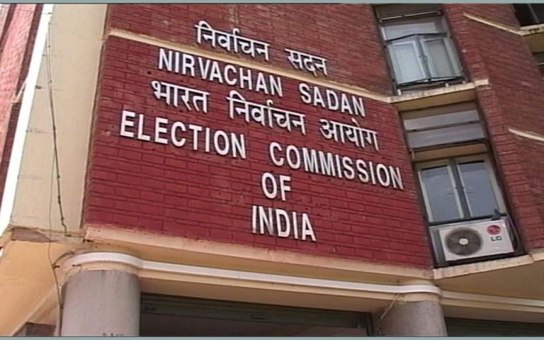 Nagar Nigam Election: बिना अनुमति रोड शो करने में फंसी मेयर प्रत्याशी, इस भोजपुरी गायिका पर भी केस दर्ज