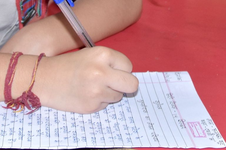 Essay writing : निबंध लेखन का प्रभावी तरीका सीख परीक्षा में बढ़ाएं स्कोर    