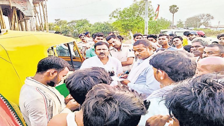 पटना में अवैध संबंध के विरोध पर प्रेमी के साथ मिल पति की हत्या, नदी में मिला शव, पत्नी फरार पटना में अवैध संबंध के विरोध पर प्रेमी के साथ मिल पति की हत्या, नदी में मिला शव, पत्नी फरार