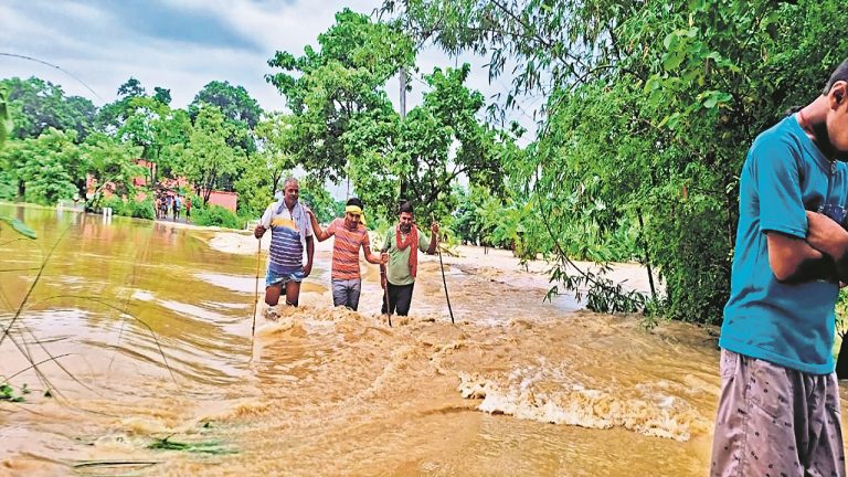 Bihar Flood: बिहार के इन जिलों में बाढ़ का खतरा, जानिए कहां लोगों की रेकी शुरू कर दी गयी…