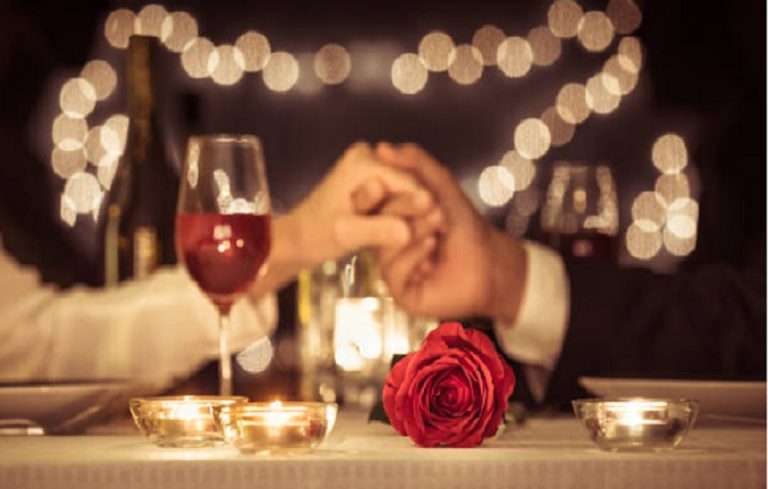 Valentine Week 2023: वैलेंटाइन वीक के लिए शुरू कर दें तैयारी, डिनर डेट से लेकर देखें गिफ्ट आइडिया
