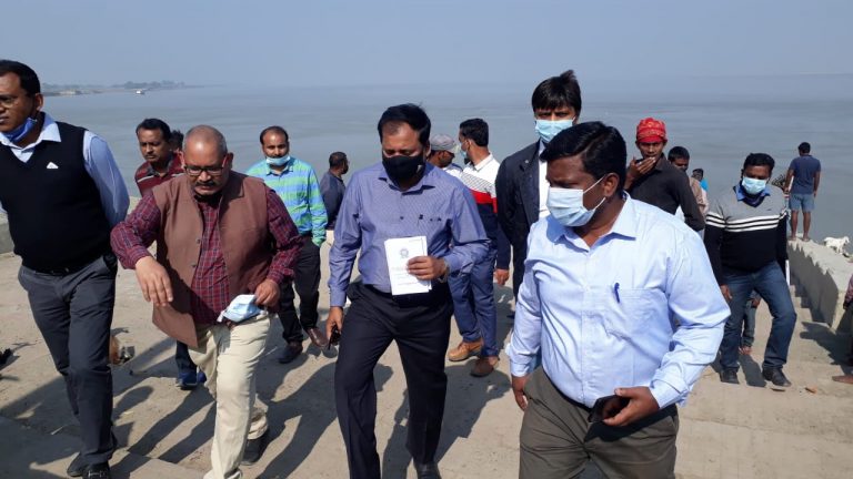 Jharkhand News: IIT रुड़की की टीम ने साहिबगंज गंगा कटाव क्षेत्र का किया निरीक्षण, पीड़ितों को दिया ये भरोसा